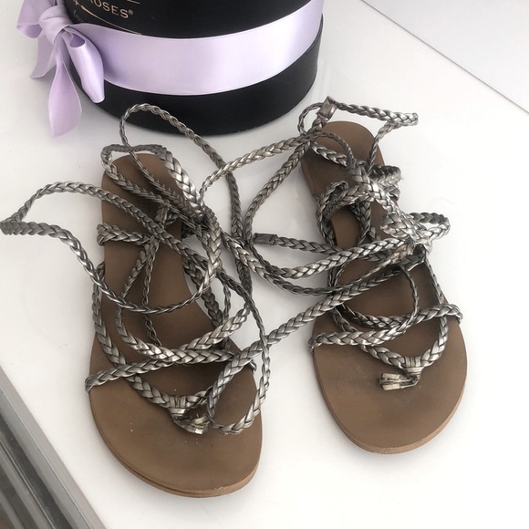 Colin Stuart Braided Strappy Flat Sandals Silver 6 - Picture 1 of 4